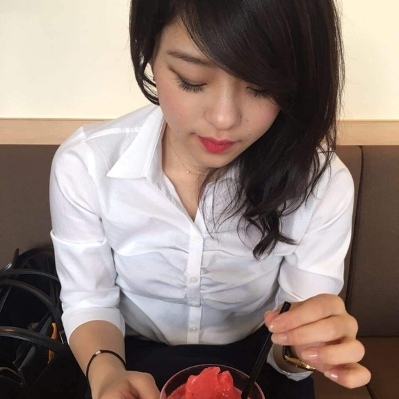 Meet your Posher, Gabby - Picture 2 of 3